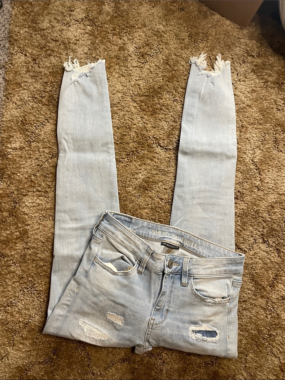 American Eagle Light Wash 360 Next Level Stretch Faux Ripped Jean Size 2 Regular